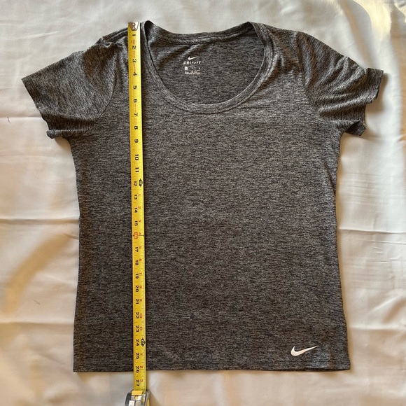 EUC Women’s Nike DRI-FIT short sleeve scoop neck active top size large - Picture 6 of 7